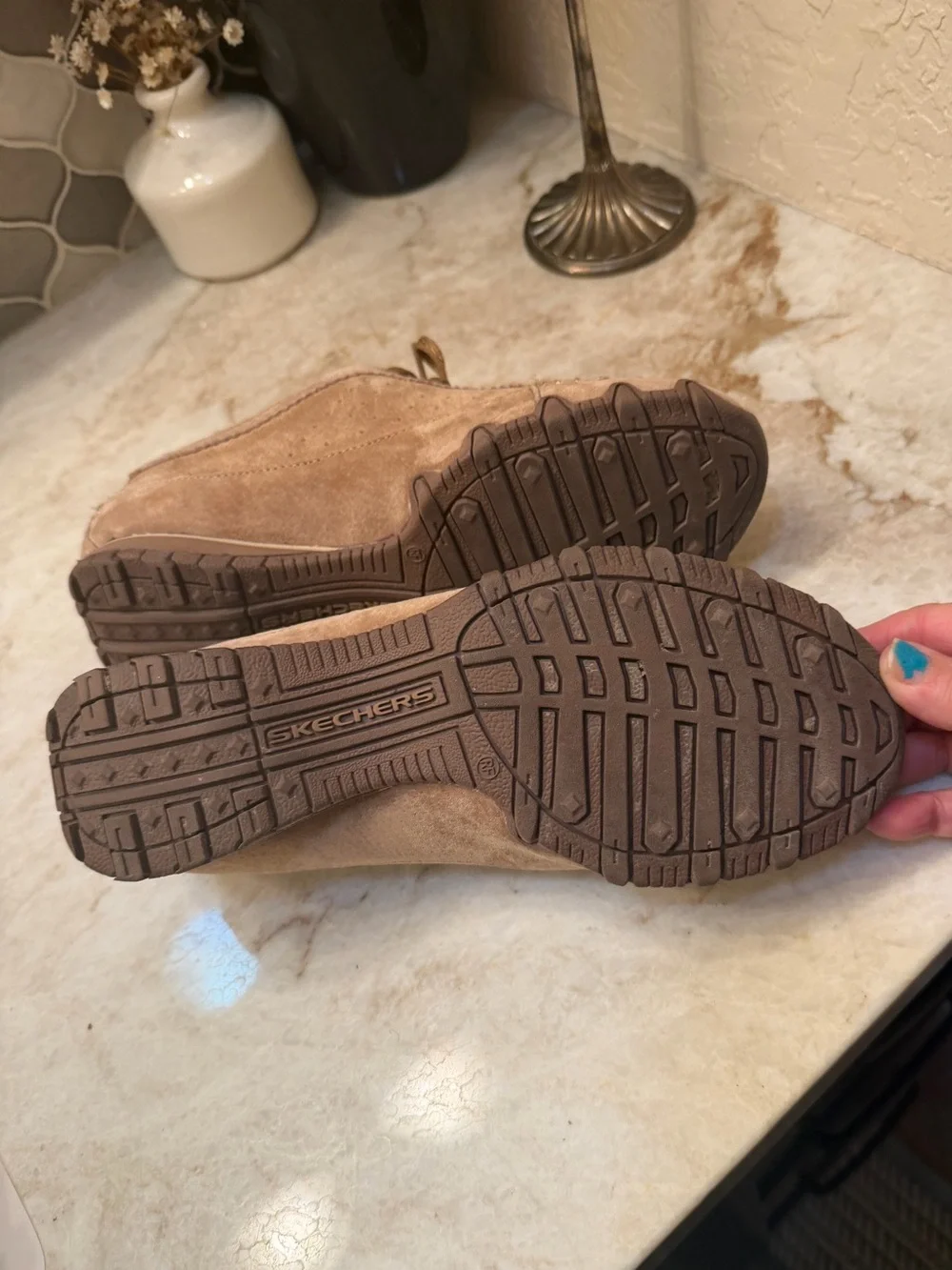 Skechers suede leather womens shoes sz 8